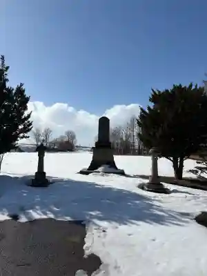 上然別神社の{uncategorized: "未分類", other: "その他", undefined: "問題あり", building: "その他建物", grave: "お墓", sacred_gate: "鳥居", guardian: "狛犬", statue: "像", buddha: "仏像", history: "歴史", nature: "自然", garden: "庭園", animal: "動物", pagoda: "塔", temizu: "手水舎", mountain_gate: "山門・神門", sanctuary: "本殿・本堂", subordinate: "末社・摂社", art: "芸術", scenery: "景色", jizo: "地蔵", ema: "絵馬", goshuin: "御朱印", omikuji: "おみくじ", items: "授与品その他", amulet: "お守り", goshuincho: "御朱印帳", eats: "食事", festival: "お祭り", votive_dance: "神楽", shichigosan: "七五三参", wedding: "結婚式", experience: "体験その他", initially: "初詣", around: "周辺", anti_infection: "感染症対策"}