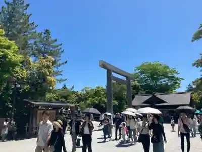 伊勢神宮内宮（皇大神宮）の{uncategorized: "未分類", other: "その他", undefined: "問題あり", building: "その他建物", grave: "お墓", sacred_gate: "鳥居", guardian: "狛犬", statue: "像", buddha: "仏像", history: "歴史", nature: "自然", garden: "庭園", animal: "動物", pagoda: "塔", temizu: "手水舎", mountain_gate: "山門・神門", sanctuary: "本殿・本堂", subordinate: "末社・摂社", art: "芸術", scenery: "景色", jizo: "地蔵", ema: "絵馬", goshuin: "御朱印", omikuji: "おみくじ", items: "授与品その他", amulet: "お守り", goshuincho: "御朱印帳", eats: "食事", festival: "お祭り", votive_dance: "神楽", shichigosan: "七五三参", wedding: "結婚式", experience: "体験その他", initially: "初詣", around: "周辺", anti_infection: "感染症対策"}