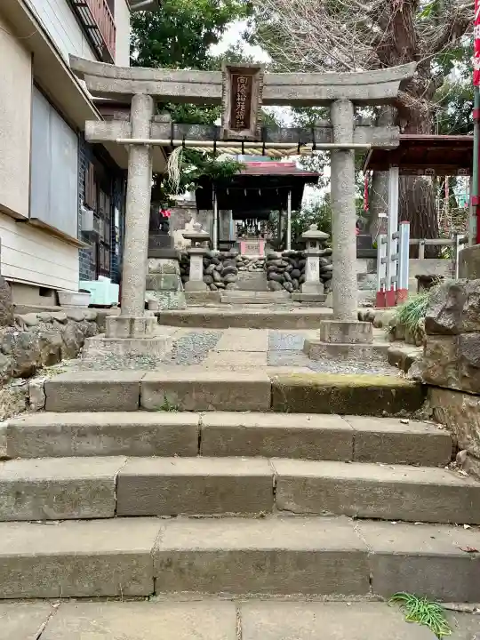 向陵稲荷神社の{uncategorized: "未分類", other: "その他", undefined: "問題あり", building: "その他建物", grave: "お墓", sacred_gate: "鳥居", guardian: "狛犬", statue: "像", buddha: "仏像", history: "歴史", nature: "自然", garden: "庭園", animal: "動物", pagoda: "塔", temizu: "手水舎", mountain_gate: "山門・神門", sanctuary: "本殿・本堂", subordinate: "末社・摂社", art: "芸術", scenery: "景色", jizo: "地蔵", ema: "絵馬", goshuin: "御朱印", omikuji: "おみくじ", items: "授与品その他", amulet: "お守り", goshuincho: "御朱印帳", eats: "食事", festival: "お祭り", votive_dance: "神楽", shichigosan: "七五三参", wedding: "結婚式", experience: "体験その他", initially: "初詣", around: "周辺", anti_infection: "感染症対策"}