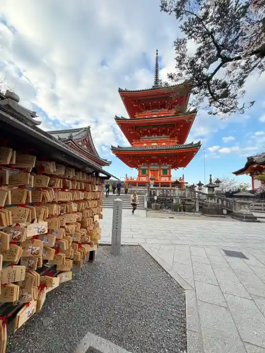 清水寺の{uncategorized: "未分類", other: "その他", undefined: "問題あり", building: "その他建物", grave: "お墓", sacred_gate: "鳥居", guardian: "狛犬", statue: "像", buddha: "仏像", history: "歴史", nature: "自然", garden: "庭園", animal: "動物", pagoda: "塔", temizu: "手水舎", mountain_gate: "山門・神門", sanctuary: "本殿・本堂", subordinate: "末社・摂社", art: "芸術", scenery: "景色", jizo: "地蔵", ema: "絵馬", goshuin: "御朱印", omikuji: "おみくじ", items: "授与品その他", amulet: "お守り", goshuincho: "御朱印帳", eats: "食事", festival: "お祭り", votive_dance: "神楽", shichigosan: "七五三参", wedding: "結婚式", experience: "体験その他", initially: "初詣", around: "周辺", anti_infection: "感染症対策"}