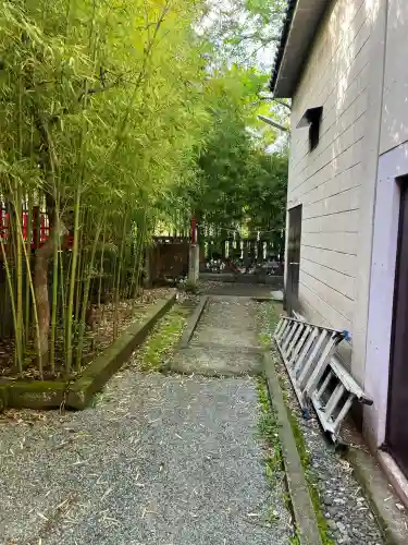 東神奈川熊野神社の{uncategorized: "未分類", other: "その他", undefined: "問題あり", building: "その他建物", grave: "お墓", sacred_gate: "鳥居", guardian: "狛犬", statue: "像", buddha: "仏像", history: "歴史", nature: "自然", garden: "庭園", animal: "動物", pagoda: "塔", temizu: "手水舎", mountain_gate: "山門・神門", sanctuary: "本殿・本堂", subordinate: "末社・摂社", art: "芸術", scenery: "景色", jizo: "地蔵", ema: "絵馬", goshuin: "御朱印", omikuji: "おみくじ", items: "授与品その他", amulet: "お守り", goshuincho: "御朱印帳", eats: "食事", festival: "お祭り", votive_dance: "神楽", shichigosan: "七五三参", wedding: "結婚式", experience: "体験その他", initially: "初詣", around: "周辺", anti_infection: "感染症対策"}
