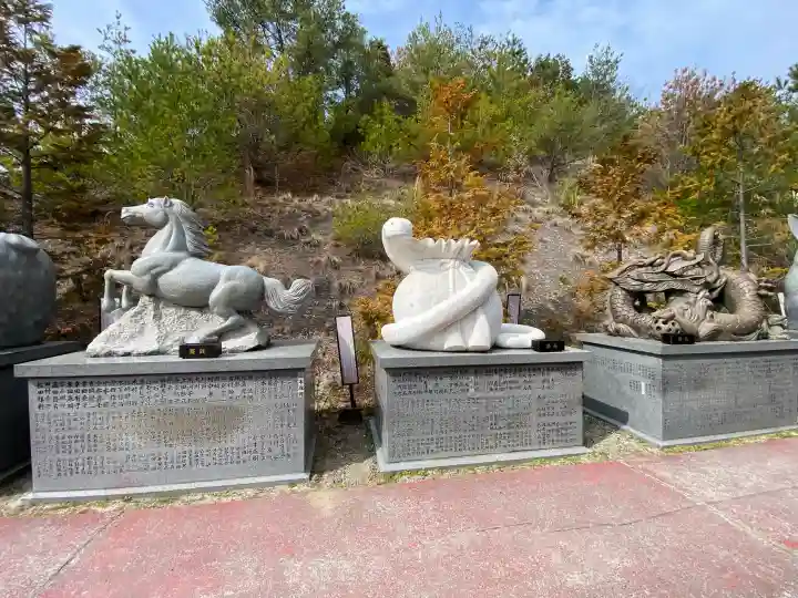 白崎八幡宮の{uncategorized: "未分類", other: "その他", undefined: "問題あり", building: "その他建物", grave: "お墓", sacred_gate: "鳥居", guardian: "狛犬", statue: "像", buddha: "仏像", history: "歴史", nature: "自然", garden: "庭園", animal: "動物", pagoda: "塔", temizu: "手水舎", mountain_gate: "山門・神門", sanctuary: "本殿・本堂", subordinate: "末社・摂社", art: "芸術", scenery: "景色", jizo: "地蔵", ema: "絵馬", goshuin: "御朱印", omikuji: "おみくじ", items: "授与品その他", amulet: "お守り", goshuincho: "御朱印帳", eats: "食事", festival: "お祭り", votive_dance: "神楽", shichigosan: "七五三参", wedding: "結婚式", experience: "体験その他", initially: "初詣", around: "周辺", anti_infection: "感染症対策"}