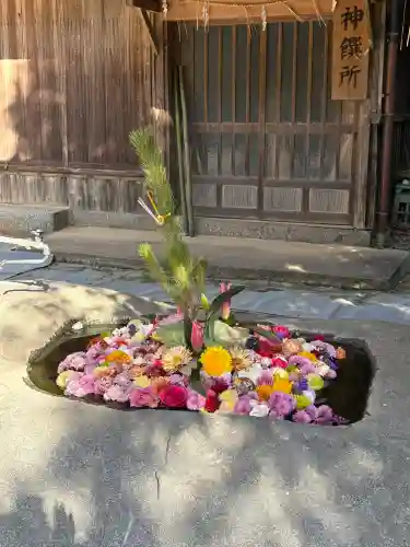 糸島市宇美八幡宮の{uncategorized: "未分類", other: "その他", undefined: "問題あり", building: "その他建物", grave: "お墓", sacred_gate: "鳥居", guardian: "狛犬", statue: "像", buddha: "仏像", history: "歴史", nature: "自然", garden: "庭園", animal: "動物", pagoda: "塔", temizu: "手水舎", mountain_gate: "山門・神門", sanctuary: "本殿・本堂", subordinate: "末社・摂社", art: "芸術", scenery: "景色", jizo: "地蔵", ema: "絵馬", goshuin: "御朱印", omikuji: "おみくじ", items: "授与品その他", amulet: "お守り", goshuincho: "御朱印帳", eats: "食事", festival: "お祭り", votive_dance: "神楽", shichigosan: "七五三参", wedding: "結婚式", experience: "体験その他", initially: "初詣", around: "周辺", anti_infection: "感染症対策"}