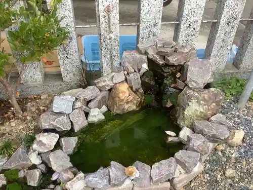 御嶽神社茅萱宮の庭園