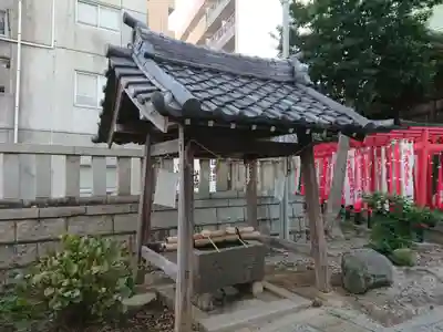 神明社の手水舎