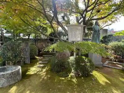 菩提樹院の{uncategorized: "未分類", other: "その他", undefined: "問題あり", building: "その他建物", grave: "お墓", sacred_gate: "鳥居", guardian: "狛犬", statue: "像", buddha: "仏像", history: "歴史", nature: "自然", garden: "庭園", animal: "動物", pagoda: "塔", temizu: "手水舎", mountain_gate: "山門・神門", sanctuary: "本殿・本堂", subordinate: "末社・摂社", art: "芸術", scenery: "景色", jizo: "地蔵", ema: "絵馬", goshuin: "御朱印", omikuji: "おみくじ", items: "授与品その他", amulet: "お守り", goshuincho: "御朱印帳", eats: "食事", festival: "お祭り", votive_dance: "神楽", shichigosan: "七五三参", wedding: "結婚式", experience: "体験その他", initially: "初詣", around: "周辺", anti_infection: "感染症対策"}