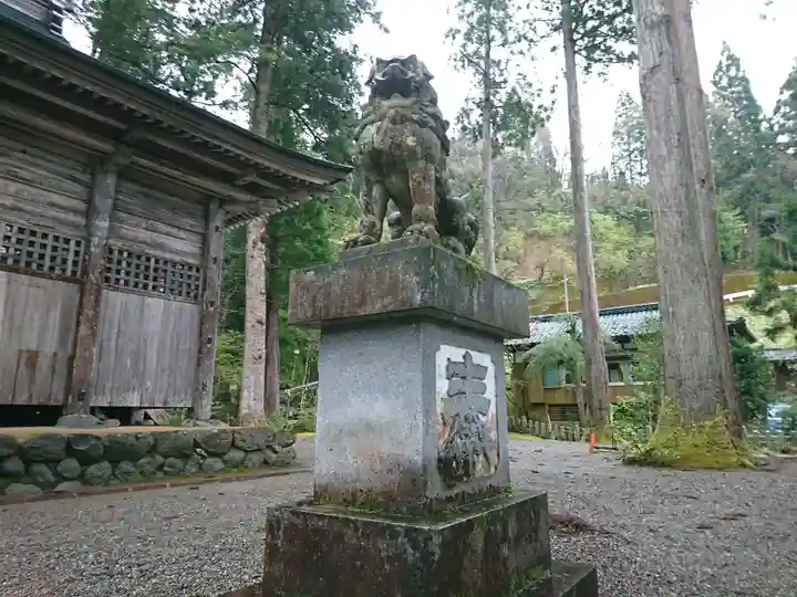 須波阿湏疑神社の狛犬