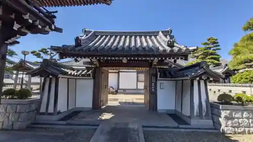 真如院（常楽寺塔頭）の山門