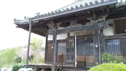 世尊寺の本殿・本堂