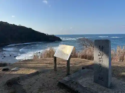 静神社の{uncategorized: "未分類", other: "その他", undefined: "問題あり", building: "その他建物", grave: "お墓", sacred_gate: "鳥居", guardian: "狛犬", statue: "像", buddha: "仏像", history: "歴史", nature: "自然", garden: "庭園", animal: "動物", pagoda: "塔", temizu: "手水舎", mountain_gate: "山門・神門", sanctuary: "本殿・本堂", subordinate: "末社・摂社", art: "芸術", scenery: "景色", jizo: "地蔵", ema: "絵馬", goshuin: "御朱印", omikuji: "おみくじ", items: "授与品その他", amulet: "お守り", goshuincho: "御朱印帳", eats: "食事", festival: "お祭り", votive_dance: "神楽", shichigosan: "七五三参", wedding: "結婚式", experience: "体験その他", initially: "初詣", around: "周辺", anti_infection: "感染症対策"}