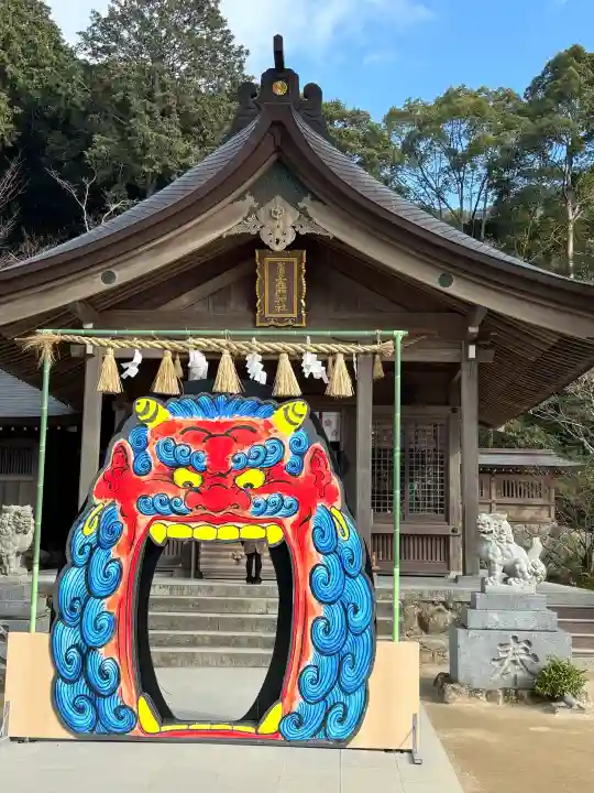 宝満宮竈門神社の{uncategorized: "未分類", other: "その他", undefined: "問題あり", building: "その他建物", grave: "お墓", sacred_gate: "鳥居", guardian: "狛犬", statue: "像", buddha: "仏像", history: "歴史", nature: "自然", garden: "庭園", animal: "動物", pagoda: "塔", temizu: "手水舎", mountain_gate: "山門・神門", sanctuary: "本殿・本堂", subordinate: "末社・摂社", art: "芸術", scenery: "景色", jizo: "地蔵", ema: "絵馬", goshuin: "御朱印", omikuji: "おみくじ", items: "授与品その他", amulet: "お守り", goshuincho: "御朱印帳", eats: "食事", festival: "お祭り", votive_dance: "神楽", shichigosan: "七五三参", wedding: "結婚式", experience: "体験その他", initially: "初詣", around: "周辺", anti_infection: "感染症対策"}