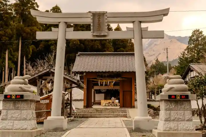 阿蘇白水龍神權現~白蛇神社~(熊本県)