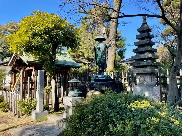 室泉寺の{uncategorized: "未分類", other: "その他", undefined: "問題あり", building: "その他建物", grave: "お墓", sacred_gate: "鳥居", guardian: "狛犬", statue: "像", buddha: "仏像", history: "歴史", nature: "自然", garden: "庭園", animal: "動物", pagoda: "塔", temizu: "手水舎", mountain_gate: "山門・神門", sanctuary: "本殿・本堂", subordinate: "末社・摂社", art: "芸術", scenery: "景色", jizo: "地蔵", ema: "絵馬", goshuin: "御朱印", omikuji: "おみくじ", items: "授与品その他", amulet: "お守り", goshuincho: "御朱印帳", eats: "食事", festival: "お祭り", votive_dance: "神楽", shichigosan: "七五三参", wedding: "結婚式", experience: "体験その他", initially: "初詣", around: "周辺", anti_infection: "感染症対策"}