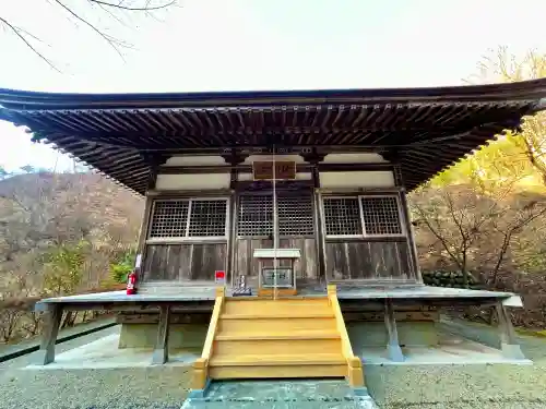 徳善院明王密寺の{uncategorized: "未分類", other: "その他", undefined: "問題あり", building: "その他建物", grave: "お墓", sacred_gate: "鳥居", guardian: "狛犬", statue: "像", buddha: "仏像", history: "歴史", nature: "自然", garden: "庭園", animal: "動物", pagoda: "塔", temizu: "手水舎", mountain_gate: "山門・神門", sanctuary: "本殿・本堂", subordinate: "末社・摂社", art: "芸術", scenery: "景色", jizo: "地蔵", ema: "絵馬", goshuin: "御朱印", omikuji: "おみくじ", items: "授与品その他", amulet: "お守り", goshuincho: "御朱印帳", eats: "食事", festival: "お祭り", votive_dance: "神楽", shichigosan: "七五三参", wedding: "結婚式", experience: "体験その他", initially: "初詣", around: "周辺", anti_infection: "感染症対策"}