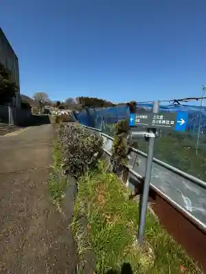 比々多神社元宮の{uncategorized: "未分類", other: "その他", undefined: "問題あり", building: "その他建物", grave: "お墓", sacred_gate: "鳥居", guardian: "狛犬", statue: "像", buddha: "仏像", history: "歴史", nature: "自然", garden: "庭園", animal: "動物", pagoda: "塔", temizu: "手水舎", mountain_gate: "山門・神門", sanctuary: "本殿・本堂", subordinate: "末社・摂社", art: "芸術", scenery: "景色", jizo: "地蔵", ema: "絵馬", goshuin: "御朱印", omikuji: "おみくじ", items: "授与品その他", amulet: "お守り", goshuincho: "御朱印帳", eats: "食事", festival: "お祭り", votive_dance: "神楽", shichigosan: "七五三参", wedding: "結婚式", experience: "体験その他", initially: "初詣", around: "周辺", anti_infection: "感染症対策"}