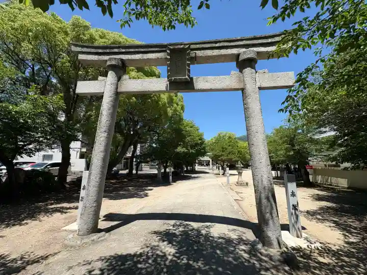 安神社の{uncategorized: "未分類", other: "その他", undefined: "問題あり", building: "その他建物", grave: "お墓", sacred_gate: "鳥居", guardian: "狛犬", statue: "像", buddha: "仏像", history: "歴史", nature: "自然", garden: "庭園", animal: "動物", pagoda: "塔", temizu: "手水舎", mountain_gate: "山門・神門", sanctuary: "本殿・本堂", subordinate: "末社・摂社", art: "芸術", scenery: "景色", jizo: "地蔵", ema: "絵馬", goshuin: "御朱印", omikuji: "おみくじ", items: "授与品その他", amulet: "お守り", goshuincho: "御朱印帳", eats: "食事", festival: "お祭り", votive_dance: "神楽", shichigosan: "七五三参", wedding: "結婚式", experience: "体験その他", initially: "初詣", around: "周辺", anti_infection: "感染症対策"}