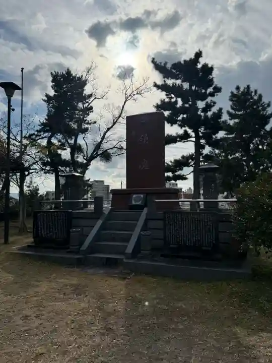 和歌山縣護國神社の{uncategorized: "未分類", other: "その他", undefined: "問題あり", building: "その他建物", grave: "お墓", sacred_gate: "鳥居", guardian: "狛犬", statue: "像", buddha: "仏像", history: "歴史", nature: "自然", garden: "庭園", animal: "動物", pagoda: "塔", temizu: "手水舎", mountain_gate: "山門・神門", sanctuary: "本殿・本堂", subordinate: "末社・摂社", art: "芸術", scenery: "景色", jizo: "地蔵", ema: "絵馬", goshuin: "御朱印", omikuji: "おみくじ", items: "授与品その他", amulet: "お守り", goshuincho: "御朱印帳", eats: "食事", festival: "お祭り", votive_dance: "神楽", shichigosan: "七五三参", wedding: "結婚式", experience: "体験その他", initially: "初詣", around: "周辺", anti_infection: "感染症対策"}