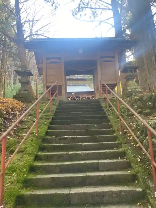 白鳥神社の山門・神門