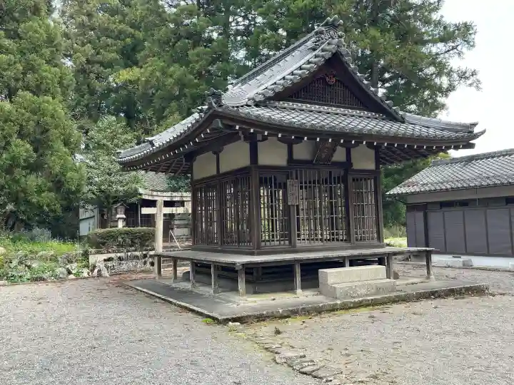 瀧之宮神社の{uncategorized: "未分類", other: "その他", undefined: "問題あり", building: "その他建物", grave: "お墓", sacred_gate: "鳥居", guardian: "狛犬", statue: "像", buddha: "仏像", history: "歴史", nature: "自然", garden: "庭園", animal: "動物", pagoda: "塔", temizu: "手水舎", mountain_gate: "山門・神門", sanctuary: "本殿・本堂", subordinate: "末社・摂社", art: "芸術", scenery: "景色", jizo: "地蔵", ema: "絵馬", goshuin: "御朱印", omikuji: "おみくじ", items: "授与品その他", amulet: "お守り", goshuincho: "御朱印帳", eats: "食事", festival: "お祭り", votive_dance: "神楽", shichigosan: "七五三参", wedding: "結婚式", experience: "体験その他", initially: "初詣", around: "周辺", anti_infection: "感染症対策"}