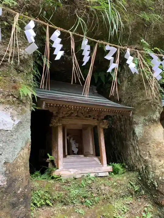 天御中主神社の末社・摂社