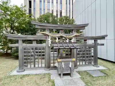ギンザコマツ三輪神社の鳥居