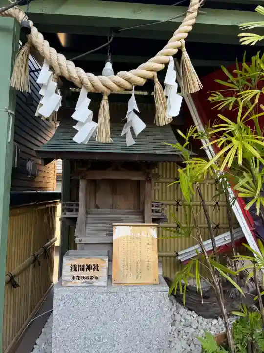 菊名神社の{uncategorized: "未分類", other: "その他", undefined: "問題あり", building: "その他建物", grave: "お墓", sacred_gate: "鳥居", guardian: "狛犬", statue: "像", buddha: "仏像", history: "歴史", nature: "自然", garden: "庭園", animal: "動物", pagoda: "塔", temizu: "手水舎", mountain_gate: "山門・神門", sanctuary: "本殿・本堂", subordinate: "末社・摂社", art: "芸術", scenery: "景色", jizo: "地蔵", ema: "絵馬", goshuin: "御朱印", omikuji: "おみくじ", items: "授与品その他", amulet: "お守り", goshuincho: "御朱印帳", eats: "食事", festival: "お祭り", votive_dance: "神楽", shichigosan: "七五三参", wedding: "結婚式", experience: "体験その他", initially: "初詣", around: "周辺", anti_infection: "感染症対策"}