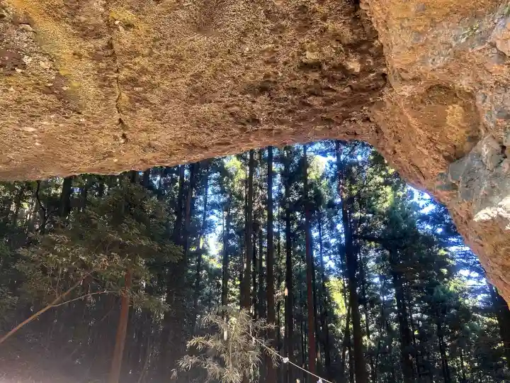上色見熊野座神社の{uncategorized: "未分類", other: "その他", undefined: "問題あり", building: "その他建物", grave: "お墓", sacred_gate: "鳥居", guardian: "狛犬", statue: "像", buddha: "仏像", history: "歴史", nature: "自然", garden: "庭園", animal: "動物", pagoda: "塔", temizu: "手水舎", mountain_gate: "山門・神門", sanctuary: "本殿・本堂", subordinate: "末社・摂社", art: "芸術", scenery: "景色", jizo: "地蔵", ema: "絵馬", goshuin: "御朱印", omikuji: "おみくじ", items: "授与品その他", amulet: "お守り", goshuincho: "御朱印帳", eats: "食事", festival: "お祭り", votive_dance: "神楽", shichigosan: "七五三参", wedding: "結婚式", experience: "体験その他", initially: "初詣", around: "周辺", anti_infection: "感染症対策"}