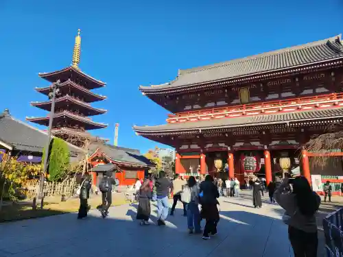 浅草寺の{uncategorized: "未分類", other: "その他", undefined: "問題あり", building: "その他建物", grave: "お墓", sacred_gate: "鳥居", guardian: "狛犬", statue: "像", buddha: "仏像", history: "歴史", nature: "自然", garden: "庭園", animal: "動物", pagoda: "塔", temizu: "手水舎", mountain_gate: "山門・神門", sanctuary: "本殿・本堂", subordinate: "末社・摂社", art: "芸術", scenery: "景色", jizo: "地蔵", ema: "絵馬", goshuin: "御朱印", omikuji: "おみくじ", items: "授与品その他", amulet: "お守り", goshuincho: "御朱印帳", eats: "食事", festival: "お祭り", votive_dance: "神楽", shichigosan: "七五三参", wedding: "結婚式", experience: "体験その他", initially: "初詣", around: "周辺", anti_infection: "感染症対策"}