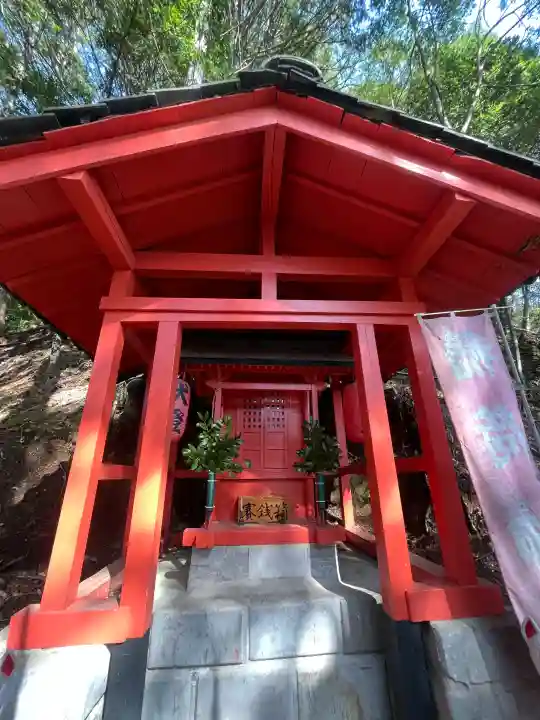 湯之山神社の{uncategorized: "未分類", other: "その他", undefined: "問題あり", building: "その他建物", grave: "お墓", sacred_gate: "鳥居", guardian: "狛犬", statue: "像", buddha: "仏像", history: "歴史", nature: "自然", garden: "庭園", animal: "動物", pagoda: "塔", temizu: "手水舎", mountain_gate: "山門・神門", sanctuary: "本殿・本堂", subordinate: "末社・摂社", art: "芸術", scenery: "景色", jizo: "地蔵", ema: "絵馬", goshuin: "御朱印", omikuji: "おみくじ", items: "授与品その他", amulet: "お守り", goshuincho: "御朱印帳", eats: "食事", festival: "お祭り", votive_dance: "神楽", shichigosan: "七五三参", wedding: "結婚式", experience: "体験その他", initially: "初詣", around: "周辺", anti_infection: "感染症対策"}