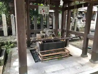宇流冨志禰神社の手水舎
