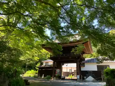 普門寺(切り絵御朱印発祥の寺)の山門・神門