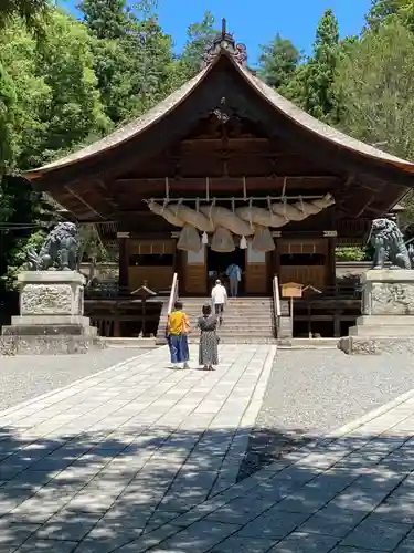 諏訪大社下社秋宮の本殿・本堂