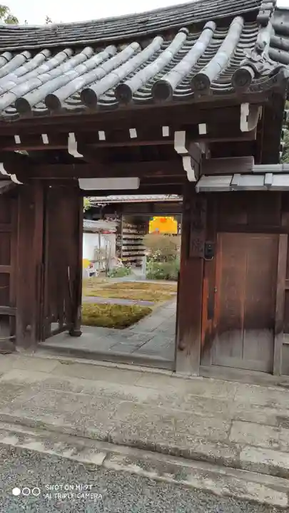 尊陽院の山門・神門