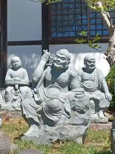 全徳寺の{uncategorized: "未分類", other: "その他", undefined: "問題あり", building: "その他建物", grave: "お墓", sacred_gate: "鳥居", guardian: "狛犬", statue: "像", buddha: "仏像", history: "歴史", nature: "自然", garden: "庭園", animal: "動物", pagoda: "塔", temizu: "手水舎", mountain_gate: "山門・神門", sanctuary: "本殿・本堂", subordinate: "末社・摂社", art: "芸術", scenery: "景色", jizo: "地蔵", ema: "絵馬", goshuin: "御朱印", omikuji: "おみくじ", items: "授与品その他", amulet: "お守り", goshuincho: "御朱印帳", eats: "食事", festival: "お祭り", votive_dance: "神楽", shichigosan: "七五三参", wedding: "結婚式", experience: "体験その他", initially: "初詣", around: "周辺", anti_infection: "感染症対策"}