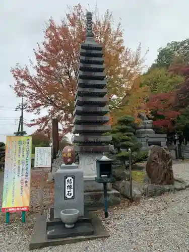 寺岡山元三大師の塔