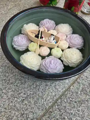 駒込妙義神社の{uncategorized: "未分類", other: "その他", undefined: "問題あり", building: "その他建物", grave: "お墓", sacred_gate: "鳥居", guardian: "狛犬", statue: "像", buddha: "仏像", history: "歴史", nature: "自然", garden: "庭園", animal: "動物", pagoda: "塔", temizu: "手水舎", mountain_gate: "山門・神門", sanctuary: "本殿・本堂", subordinate: "末社・摂社", art: "芸術", scenery: "景色", jizo: "地蔵", ema: "絵馬", goshuin: "御朱印", omikuji: "おみくじ", items: "授与品その他", amulet: "お守り", goshuincho: "御朱印帳", eats: "食事", festival: "お祭り", votive_dance: "神楽", shichigosan: "七五三参", wedding: "結婚式", experience: "体験その他", initially: "初詣", around: "周辺", anti_infection: "感染症対策"}