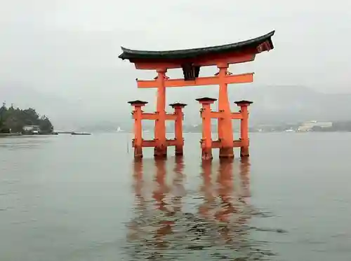 厳島神社の鳥居