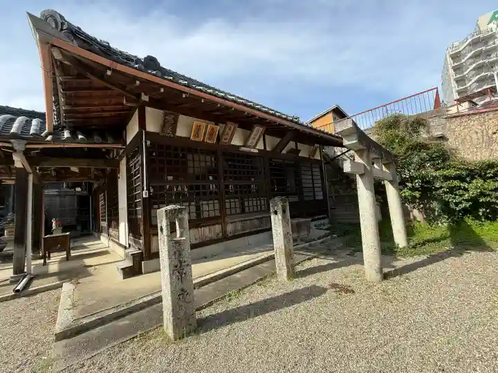 八雲神社の{uncategorized: "未分類", other: "その他", undefined: "問題あり", building: "その他建物", grave: "お墓", sacred_gate: "鳥居", guardian: "狛犬", statue: "像", buddha: "仏像", history: "歴史", nature: "自然", garden: "庭園", animal: "動物", pagoda: "塔", temizu: "手水舎", mountain_gate: "山門・神門", sanctuary: "本殿・本堂", subordinate: "末社・摂社", art: "芸術", scenery: "景色", jizo: "地蔵", ema: "絵馬", goshuin: "御朱印", omikuji: "おみくじ", items: "授与品その他", amulet: "お守り", goshuincho: "御朱印帳", eats: "食事", festival: "お祭り", votive_dance: "神楽", shichigosan: "七五三参", wedding: "結婚式", experience: "体験その他", initially: "初詣", around: "周辺", anti_infection: "感染症対策"}