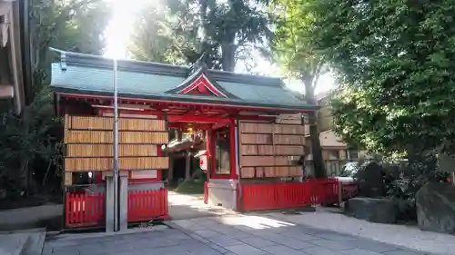馬橋稲荷神社の山門・神門