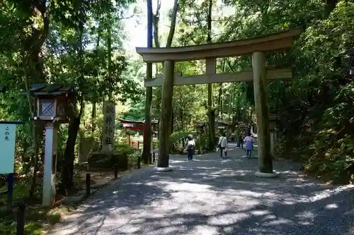 狭井坐大神荒魂神社(狭井神社)の鳥居