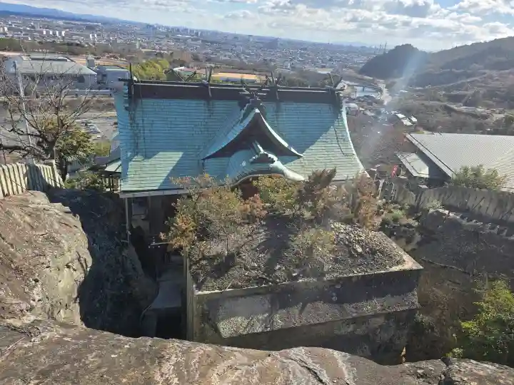 生石神社の{uncategorized: "未分類", other: "その他", undefined: "問題あり", building: "その他建物", grave: "お墓", sacred_gate: "鳥居", guardian: "狛犬", statue: "像", buddha: "仏像", history: "歴史", nature: "自然", garden: "庭園", animal: "動物", pagoda: "塔", temizu: "手水舎", mountain_gate: "山門・神門", sanctuary: "本殿・本堂", subordinate: "末社・摂社", art: "芸術", scenery: "景色", jizo: "地蔵", ema: "絵馬", goshuin: "御朱印", omikuji: "おみくじ", items: "授与品その他", amulet: "お守り", goshuincho: "御朱印帳", eats: "食事", festival: "お祭り", votive_dance: "神楽", shichigosan: "七五三参", wedding: "結婚式", experience: "体験その他", initially: "初詣", around: "周辺", anti_infection: "感染症対策"}