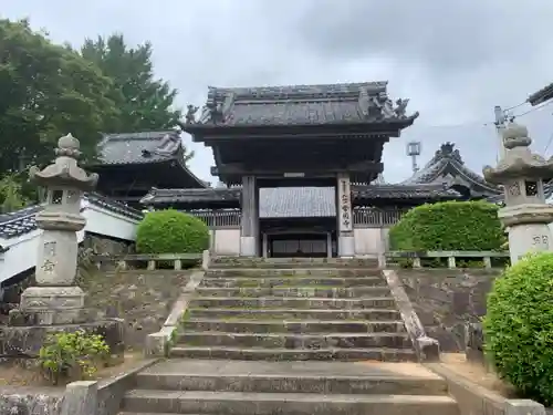 常円寺の山門