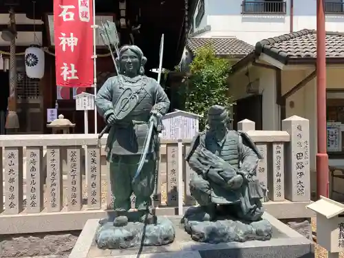 三石神社の像