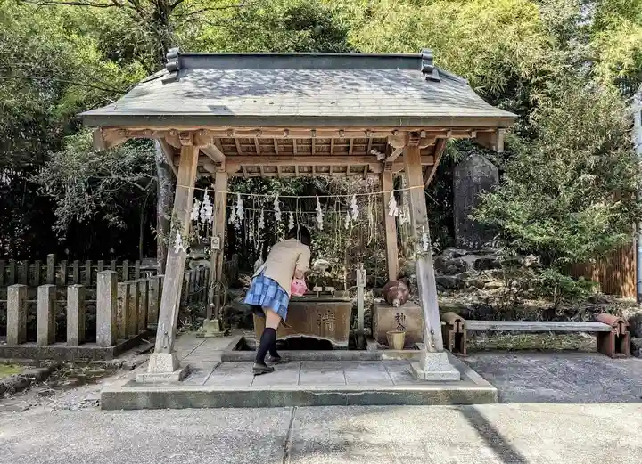 梶屋八幡神社の手水舎