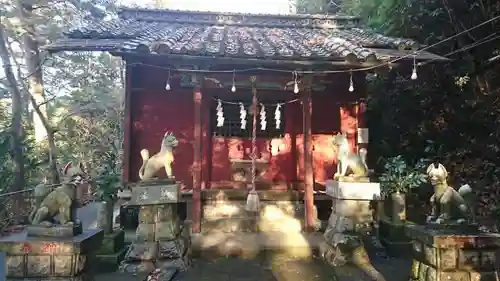 菅東山出世稲荷神社の本殿