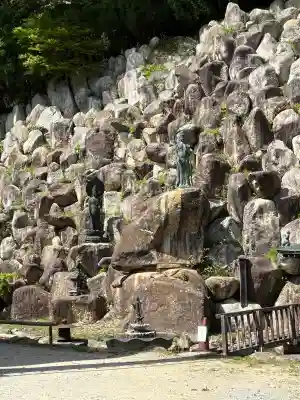 観音正寺の{uncategorized: "未分類", other: "その他", undefined: "問題あり", building: "その他建物", grave: "お墓", sacred_gate: "鳥居", guardian: "狛犬", statue: "像", buddha: "仏像", history: "歴史", nature: "自然", garden: "庭園", animal: "動物", pagoda: "塔", temizu: "手水舎", mountain_gate: "山門・神門", sanctuary: "本殿・本堂", subordinate: "末社・摂社", art: "芸術", scenery: "景色", jizo: "地蔵", ema: "絵馬", goshuin: "御朱印", omikuji: "おみくじ", items: "授与品その他", amulet: "お守り", goshuincho: "御朱印帳", eats: "食事", festival: "お祭り", votive_dance: "神楽", shichigosan: "七五三参", wedding: "結婚式", experience: "体験その他", initially: "初詣", around: "周辺", anti_infection: "感染症対策"}