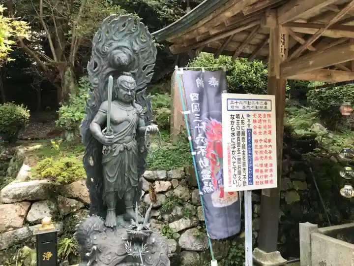 西山興隆寺の仏像