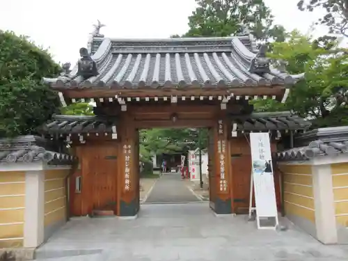 観音院の山門・神門