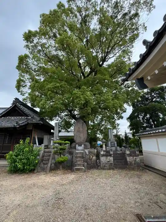 岳桂院の{uncategorized: "未分類", other: "その他", undefined: "問題あり", building: "その他建物", grave: "お墓", sacred_gate: "鳥居", guardian: "狛犬", statue: "像", buddha: "仏像", history: "歴史", nature: "自然", garden: "庭園", animal: "動物", pagoda: "塔", temizu: "手水舎", mountain_gate: "山門・神門", sanctuary: "本殿・本堂", subordinate: "末社・摂社", art: "芸術", scenery: "景色", jizo: "地蔵", ema: "絵馬", goshuin: "御朱印", omikuji: "おみくじ", items: "授与品その他", amulet: "お守り", goshuincho: "御朱印帳", eats: "食事", festival: "お祭り", votive_dance: "神楽", shichigosan: "七五三参", wedding: "結婚式", experience: "体験その他", initially: "初詣", around: "周辺", anti_infection: "感染症対策"}