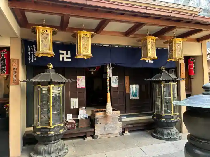 大観音寺の{uncategorized: "未分類", other: "その他", undefined: "問題あり", building: "その他建物", grave: "お墓", sacred_gate: "鳥居", guardian: "狛犬", statue: "像", buddha: "仏像", history: "歴史", nature: "自然", garden: "庭園", animal: "動物", pagoda: "塔", temizu: "手水舎", mountain_gate: "山門・神門", sanctuary: "本殿・本堂", subordinate: "末社・摂社", art: "芸術", scenery: "景色", jizo: "地蔵", ema: "絵馬", goshuin: "御朱印", omikuji: "おみくじ", items: "授与品その他", amulet: "お守り", goshuincho: "御朱印帳", eats: "食事", festival: "お祭り", votive_dance: "神楽", shichigosan: "七五三参", wedding: "結婚式", experience: "体験その他", initially: "初詣", around: "周辺", anti_infection: "感染症対策"}